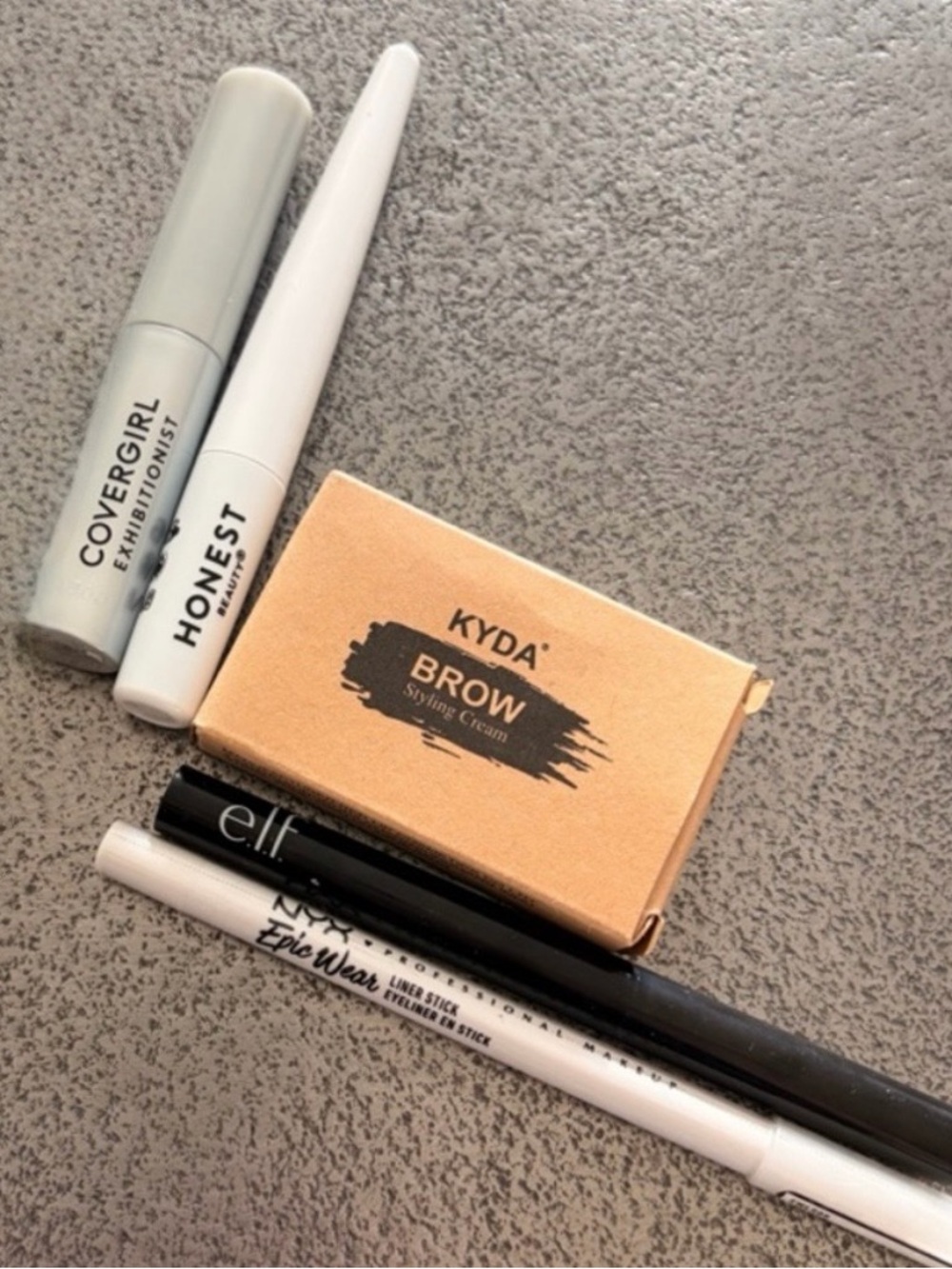 ALL NEW!! MAKE-UP BUNDLE - 5 ITEMS